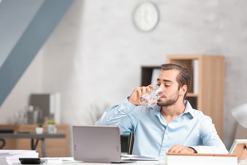 Pitný režim doma alebo na pracovisku