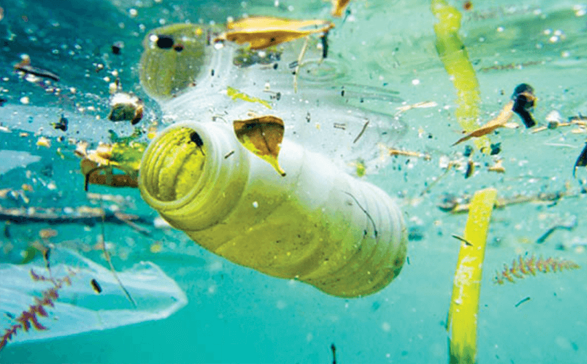 Plast v oceánoch a riekach 